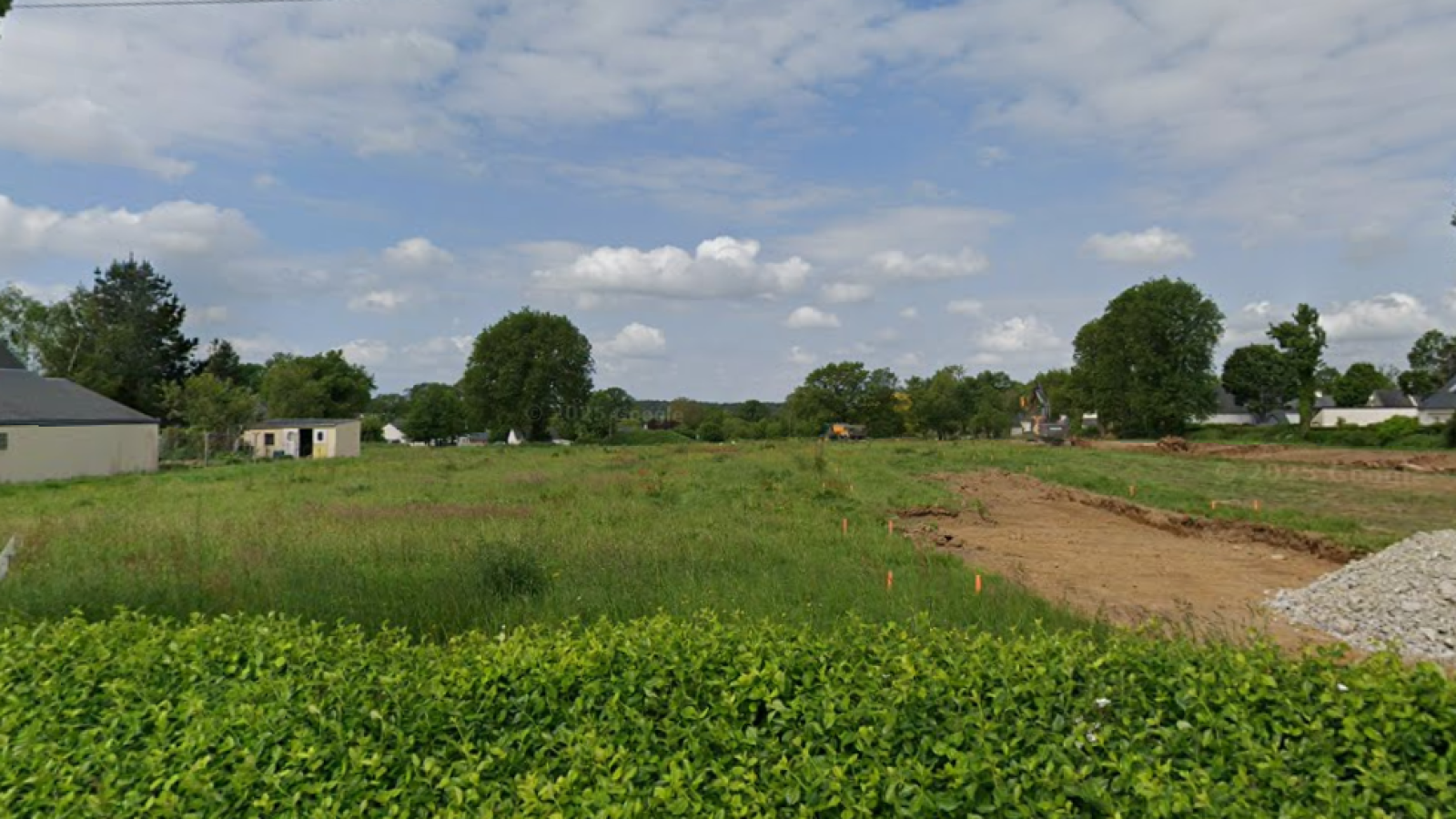 Terrain constructible de 379m2 à Saint-Guyomard