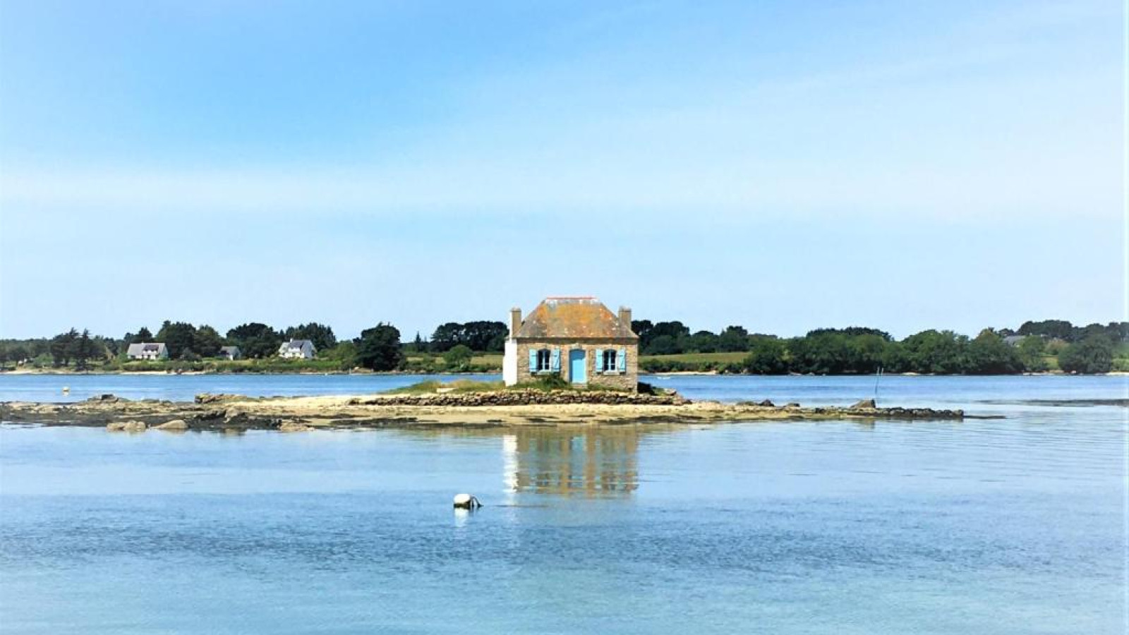 Terrain constructible de 393m2 à Belz