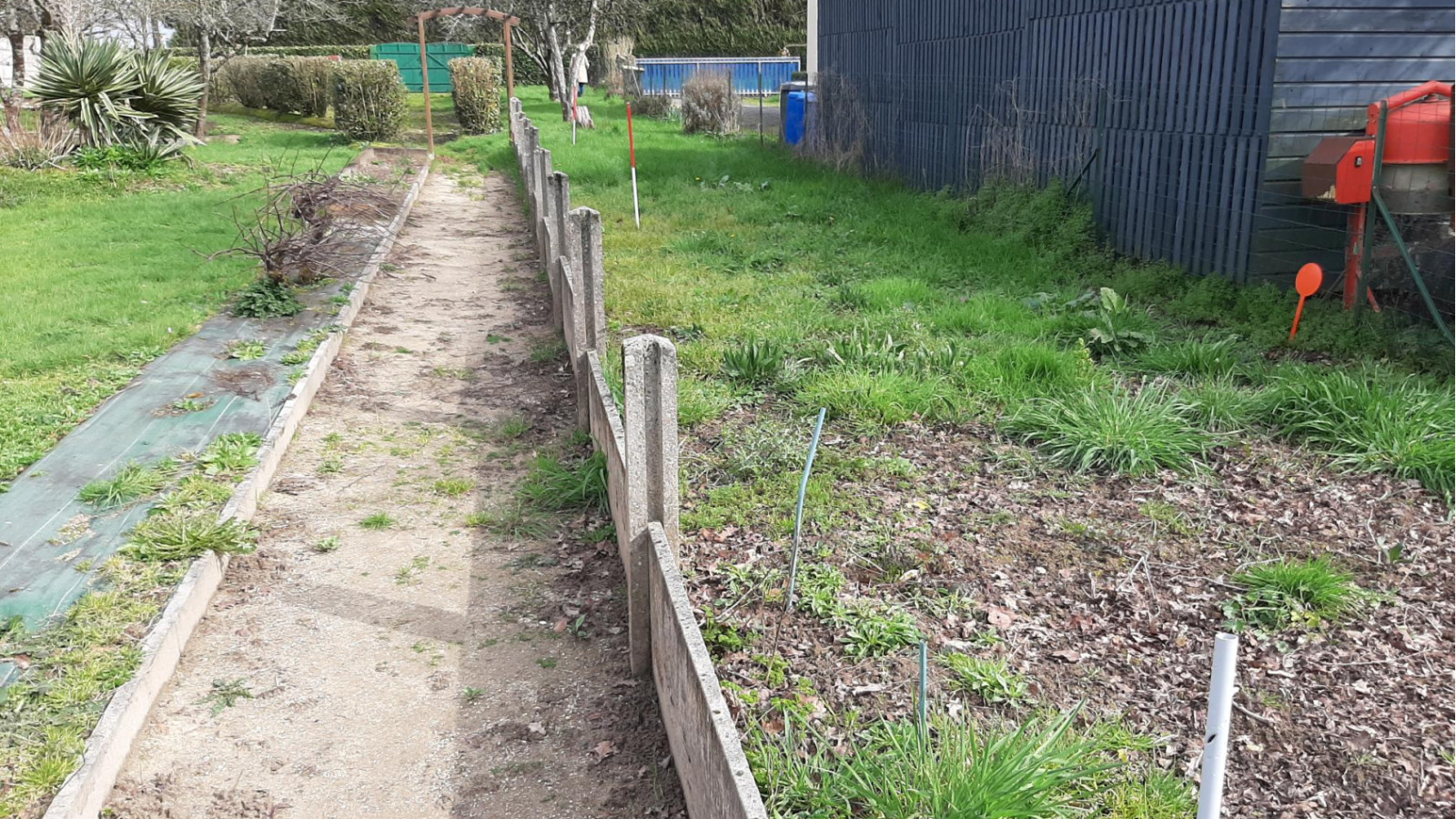 Terrain constructible de 1110m2 à La Chapelle-des-Marais