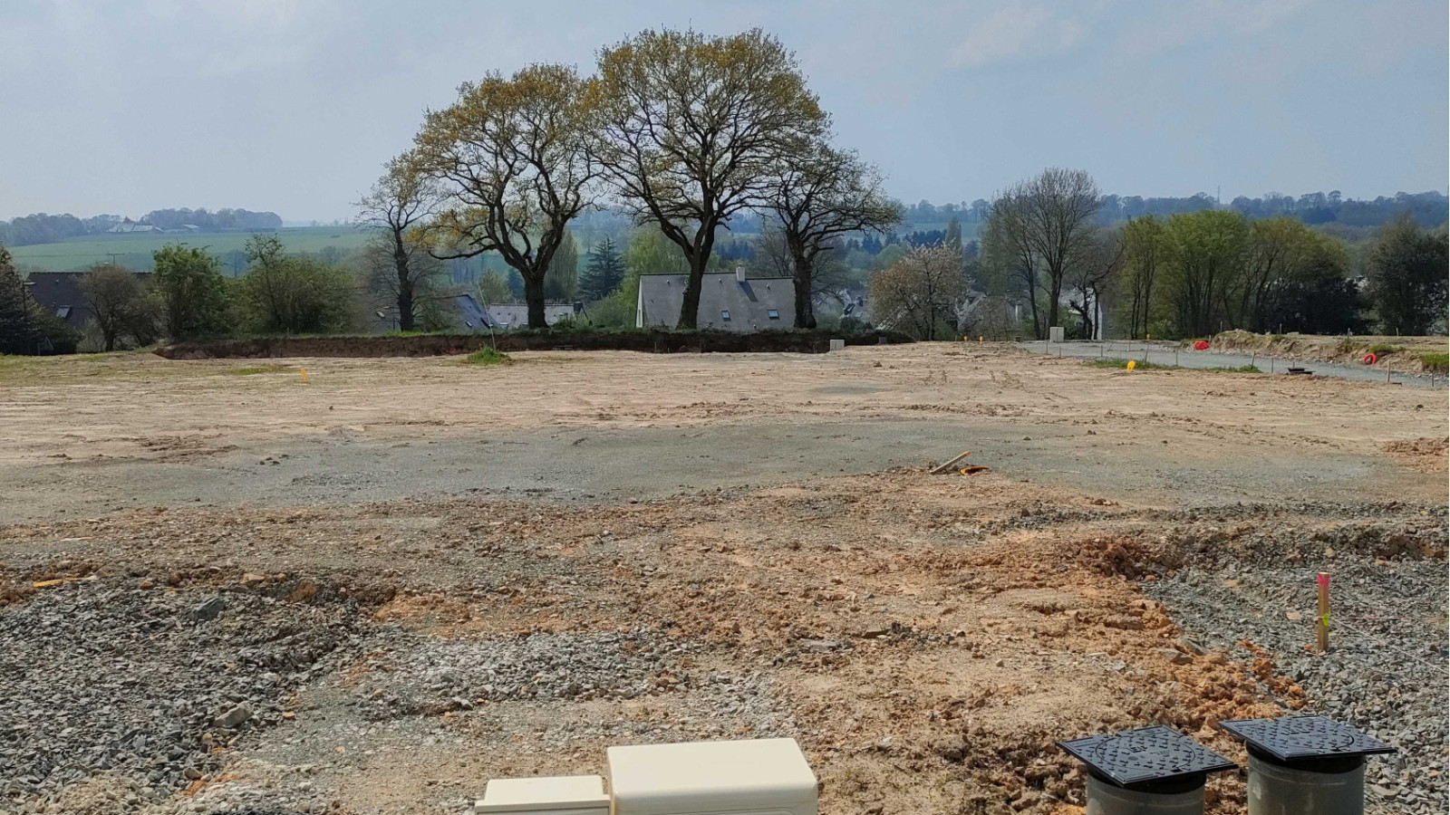 Terrain constructible de 244m2 à Brécé