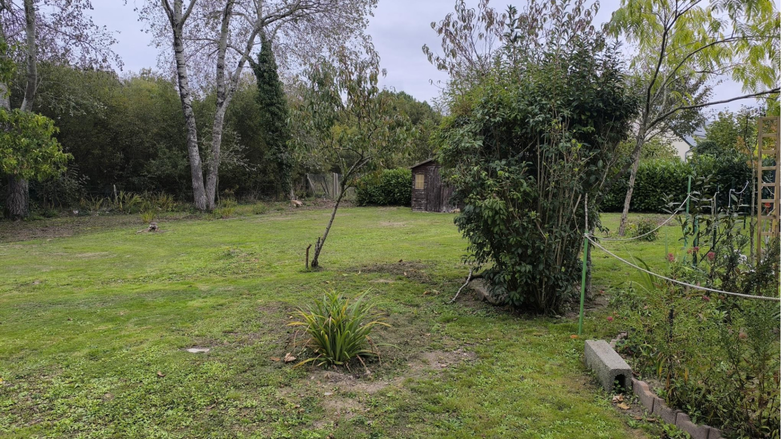 Terrain constructible de 992m2 à Prinquiau