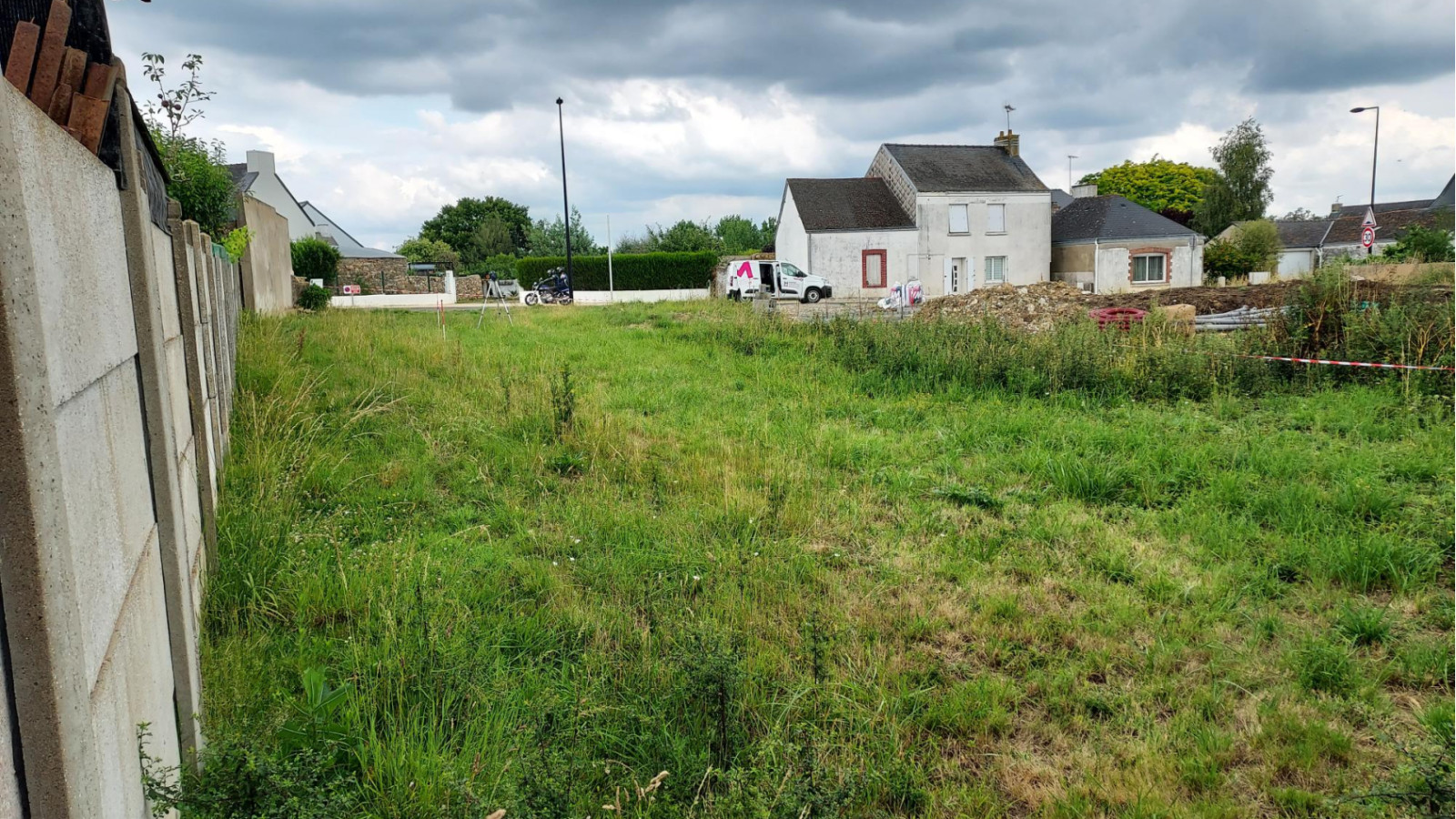 Terrain constructible de 344m2 à Livré-sur-Changeon