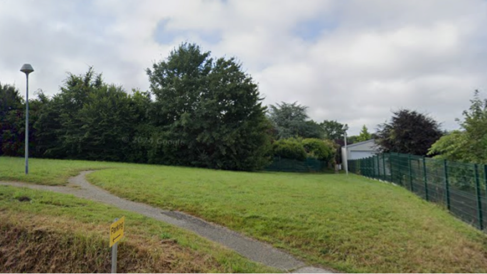 Terrain constructible de 486m2 à Bourg-des-Comptes