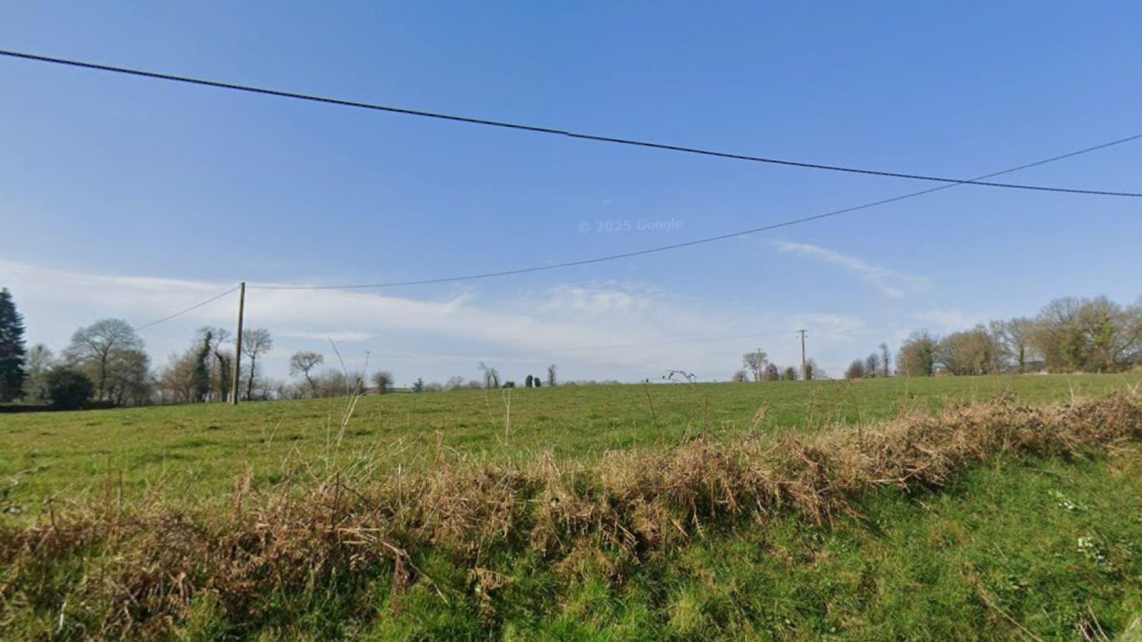 Terrain constructible de 296m2 à Saint-Péran
