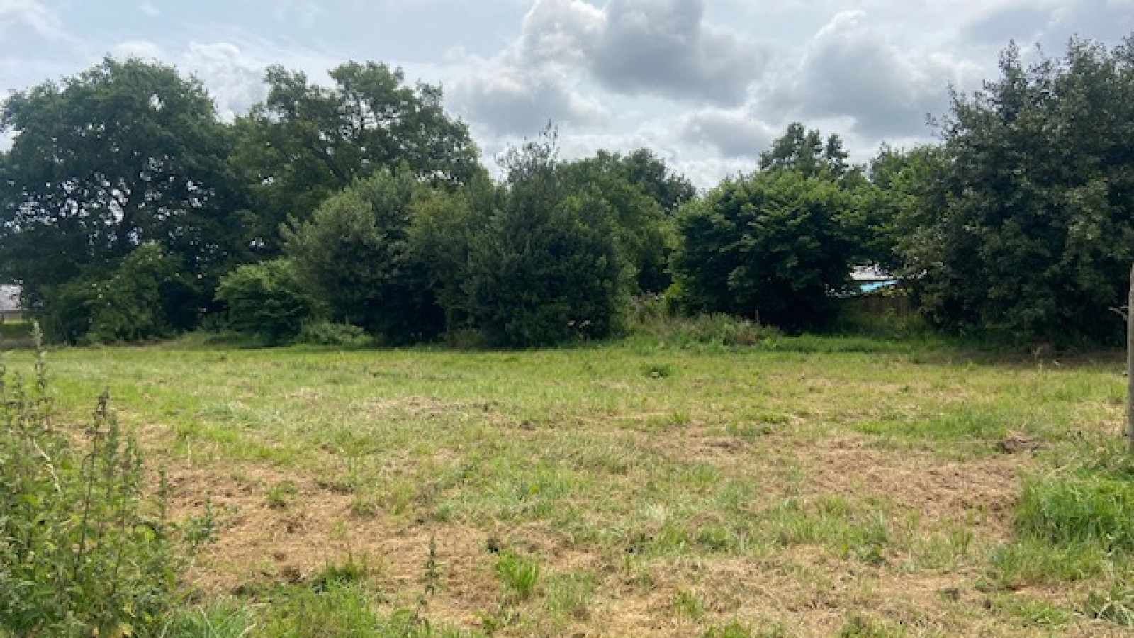 Terrain constructible de 1100m2 à Drefféac