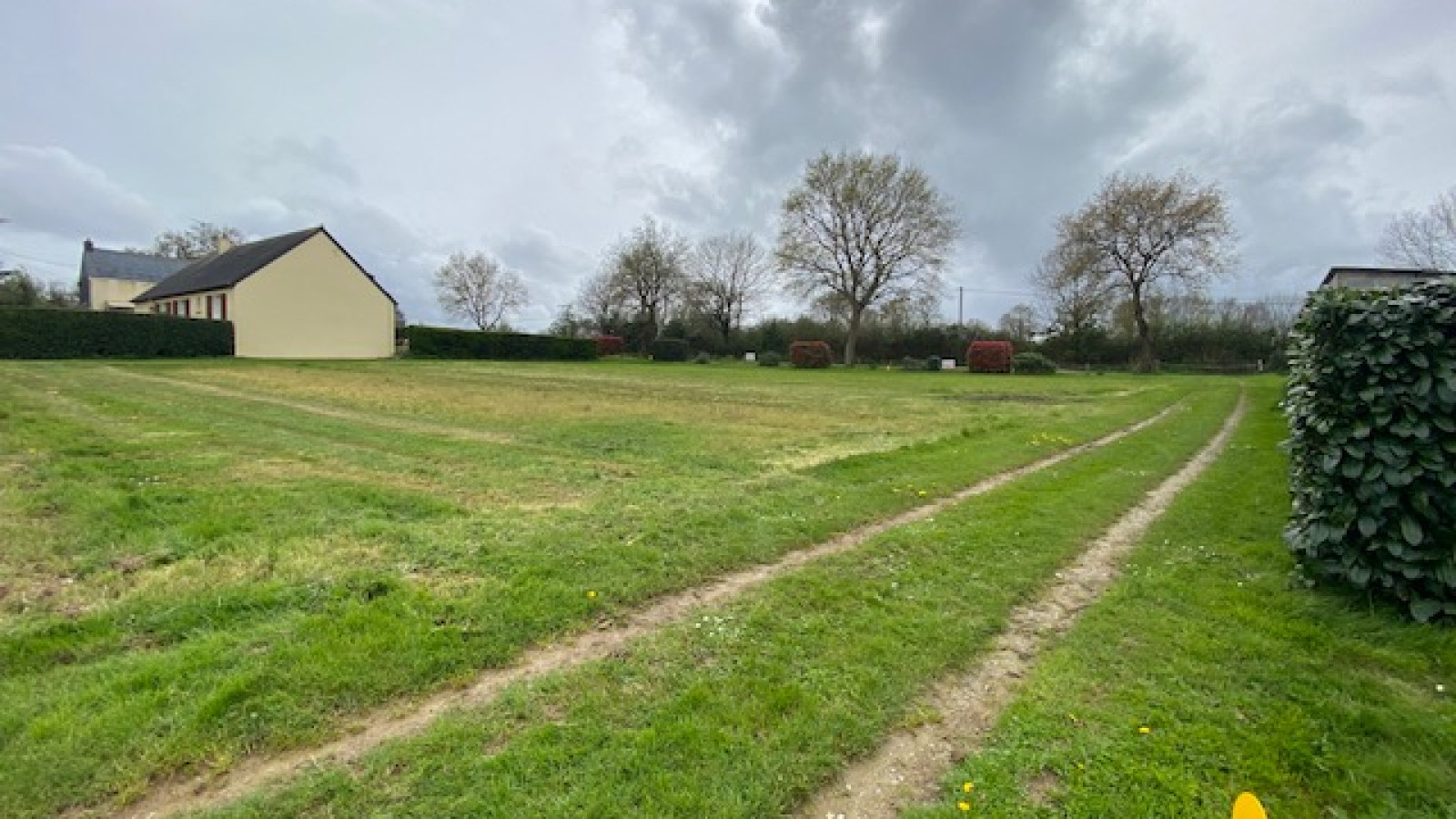 Terrain constructible de 1500m2 à Rieux