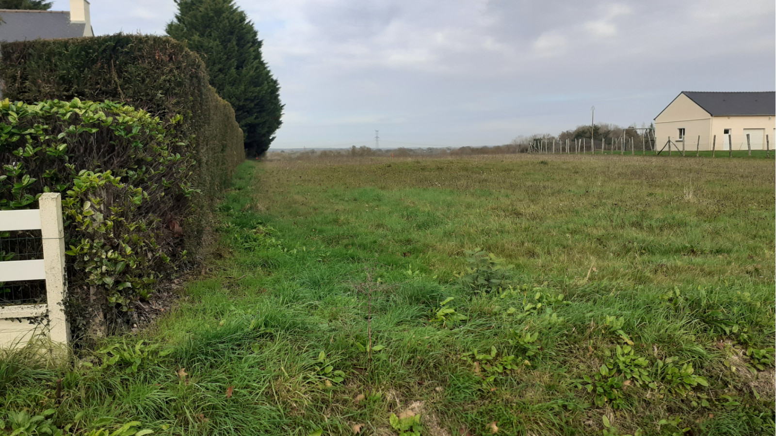 Terrain constructible de 690m2 à Plessé