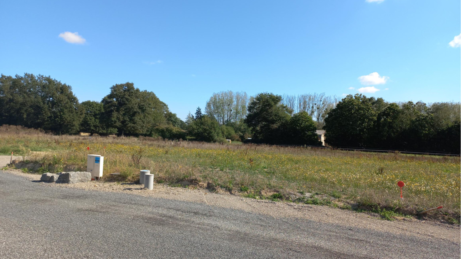 Terrain constructible de 340m2 à Longaulnay
