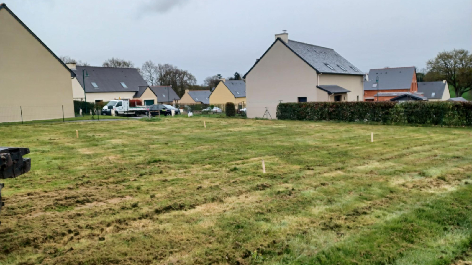 Terrain constructible de 296m2 à Sens-de-Bretagne