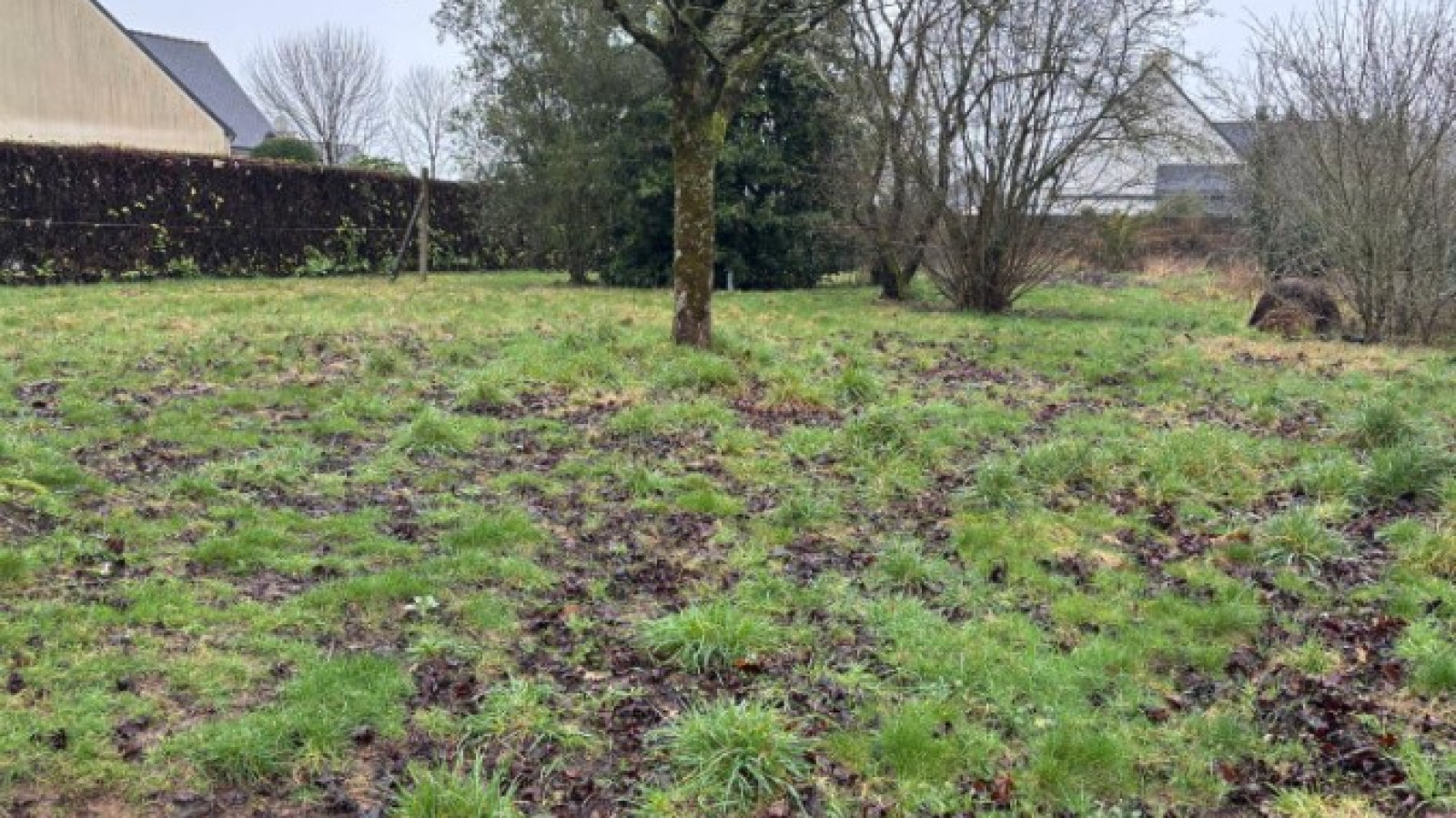 Terrain constructible de 800m2 à Gourhel