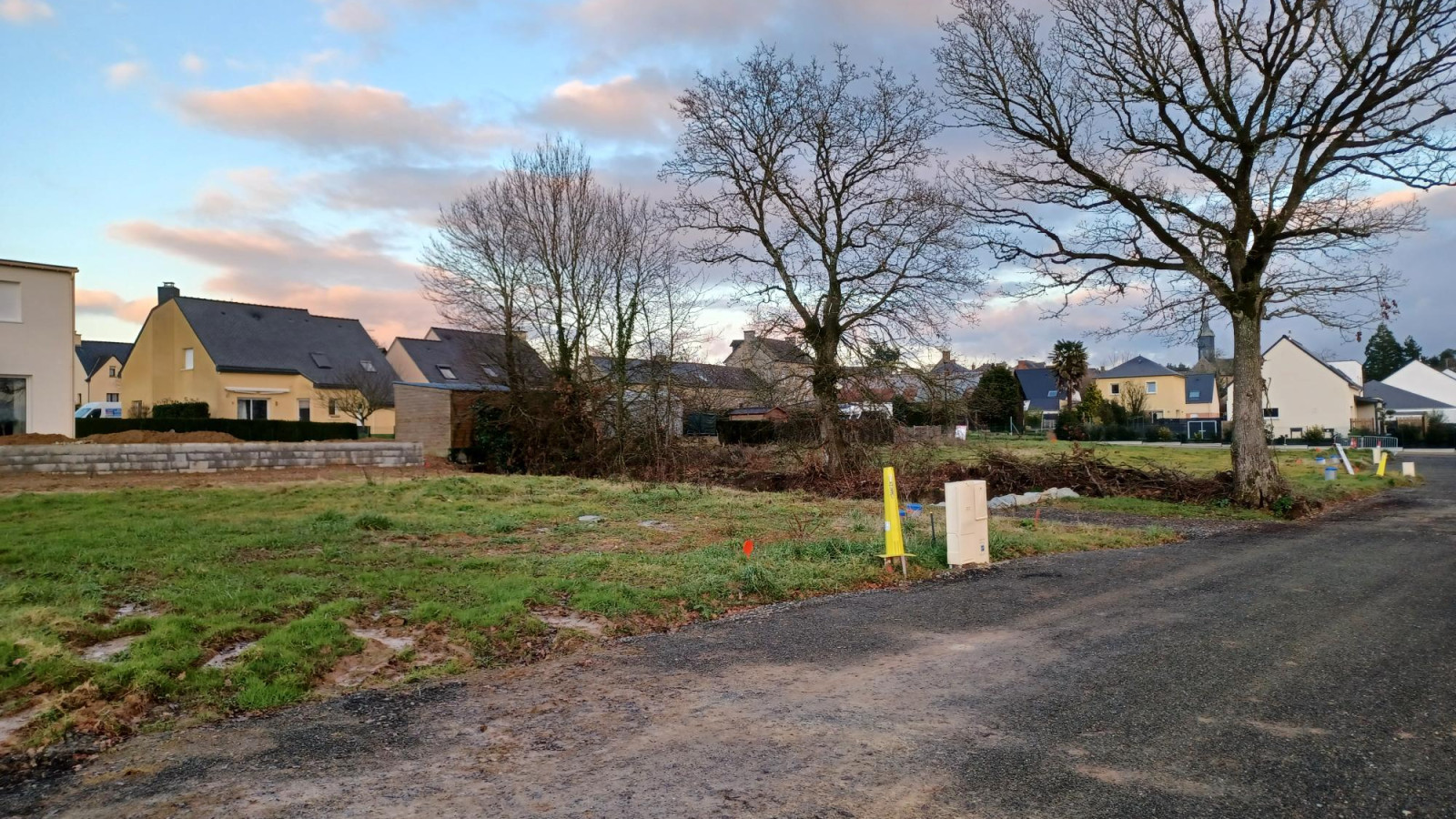 Terrain constructible de 344m2 à Livré-sur-Changeon