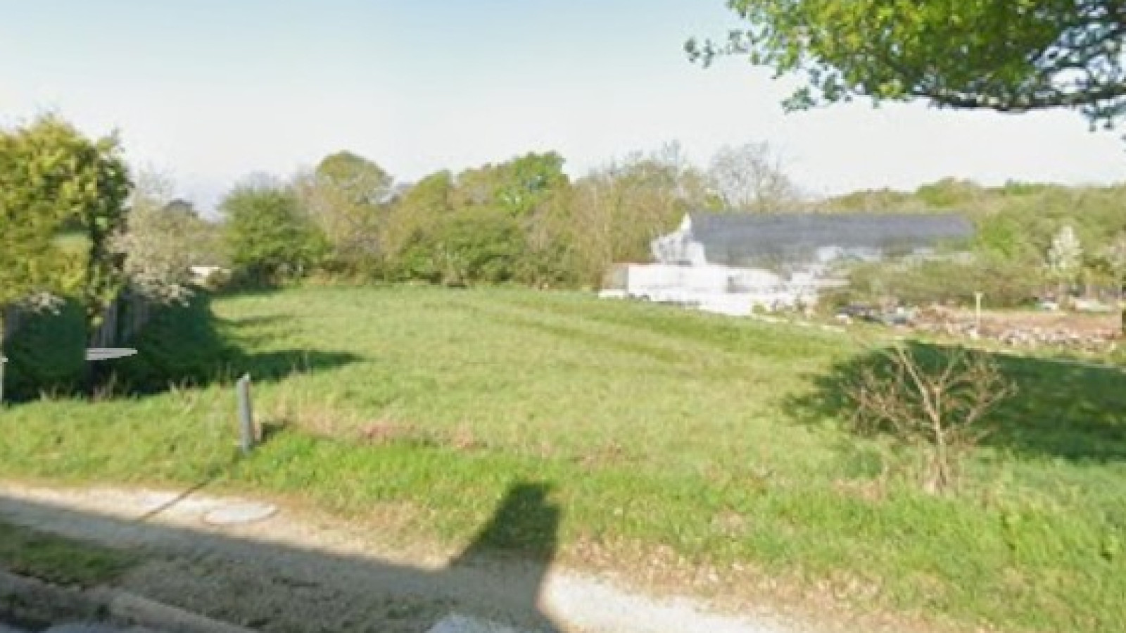 Terrain constructible de 415m2 à Locoal-Mendon