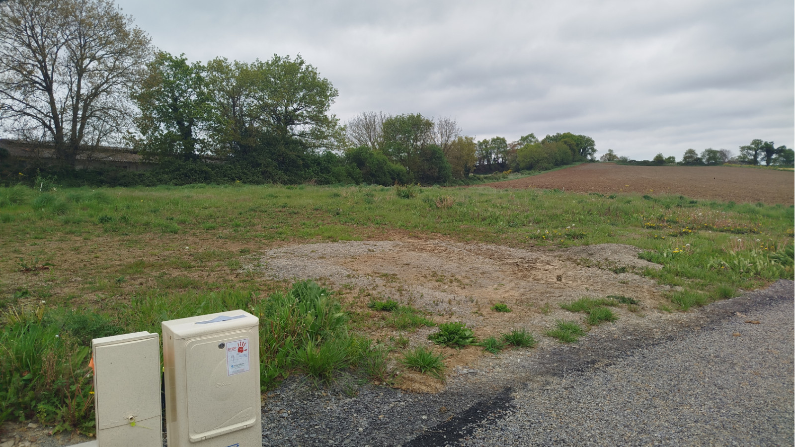 Terrain constructible de 558m2 à Dingé