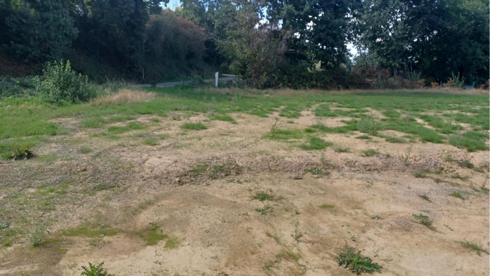 Terrain constructible de 307m2 à Romillé