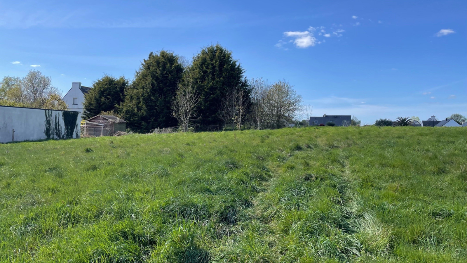 Terrain constructible de 369m2 à Merlevenez