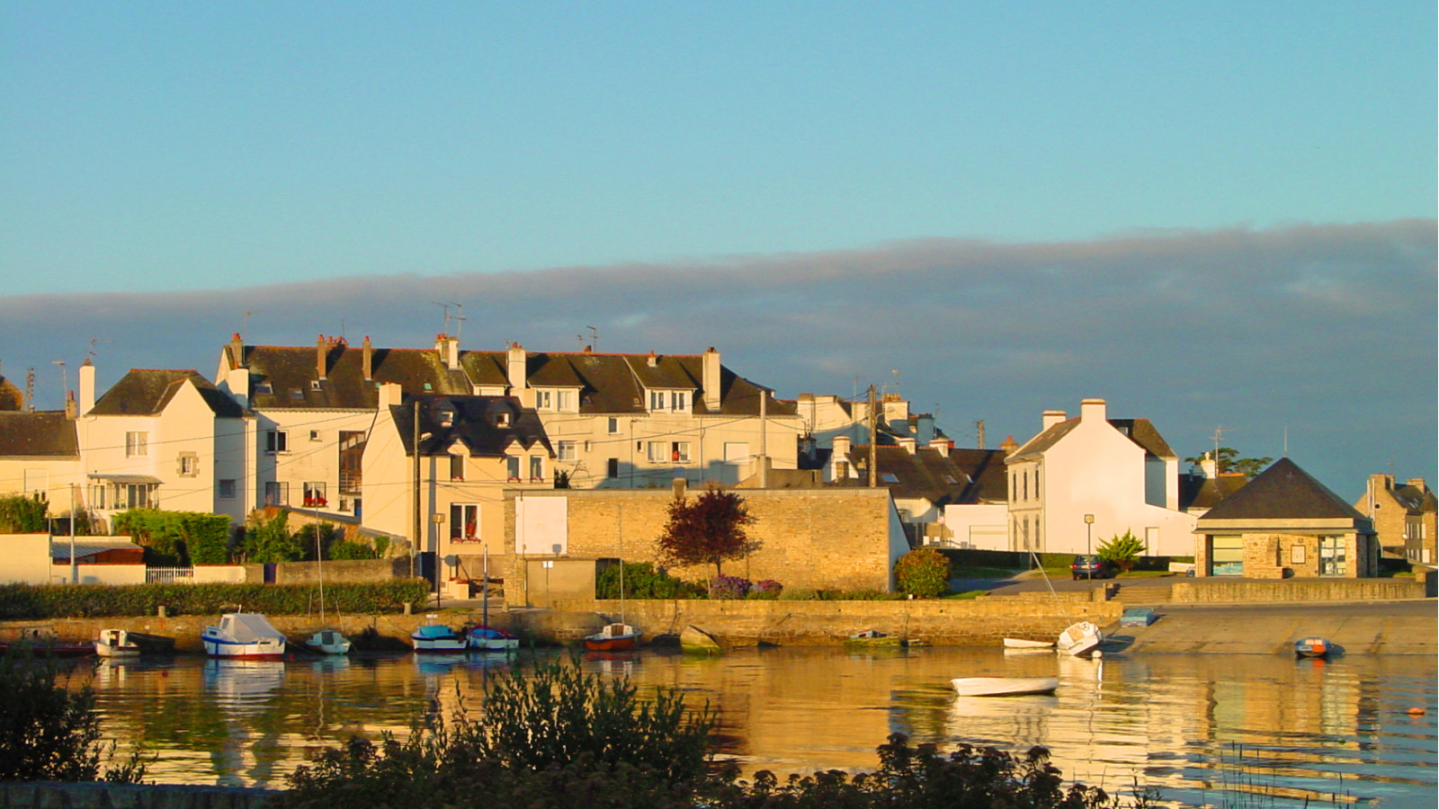 Terrain constructible de 370m2 à Locmiquélic