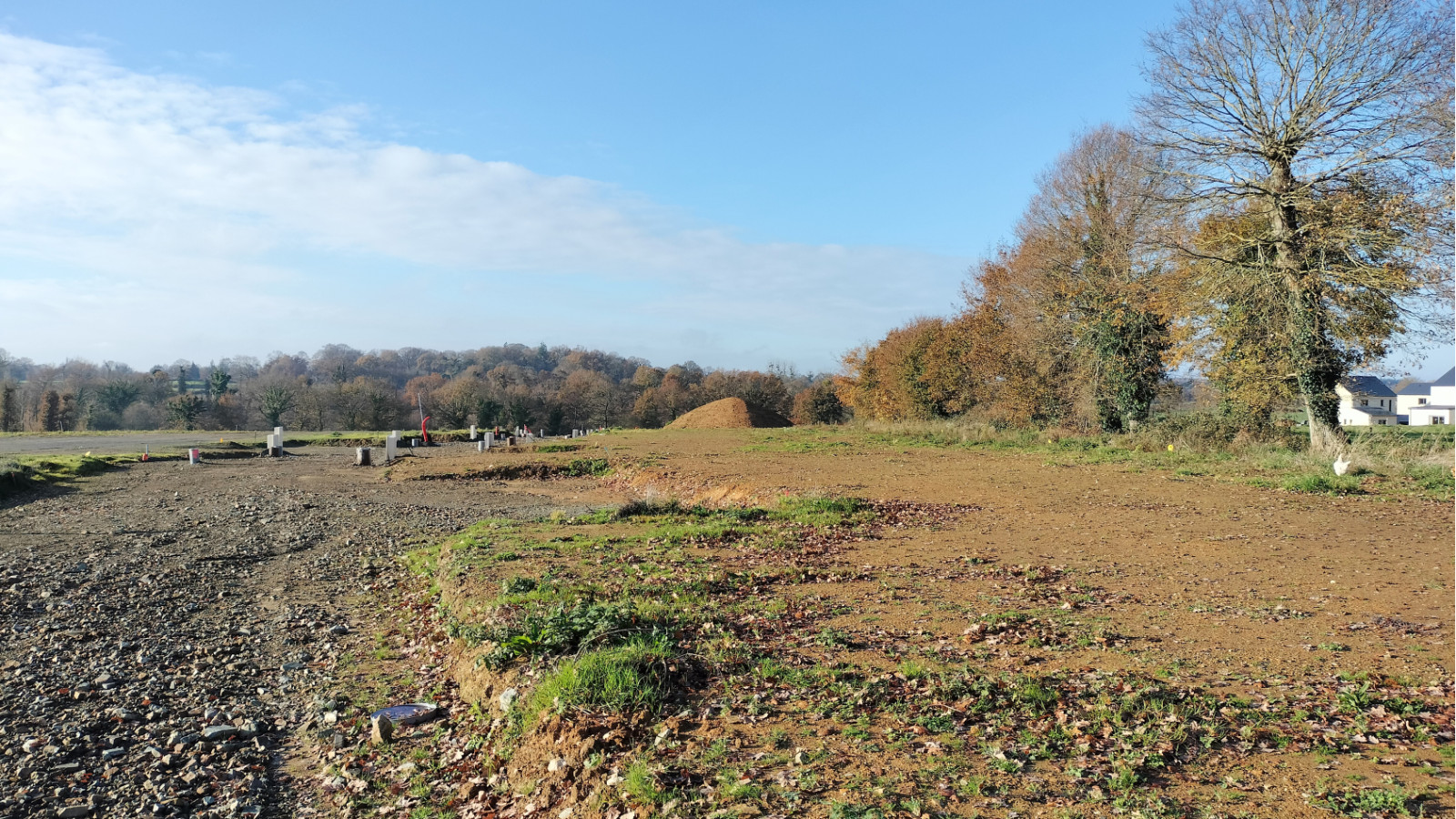 Terrain constructible de 333m2 à Torcé