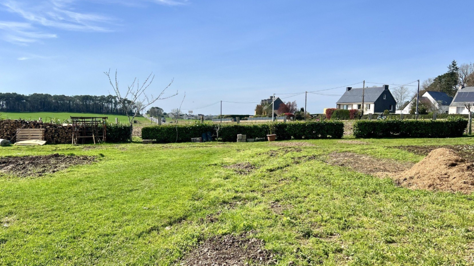 Terrain constructible de 366m2 à Colpo