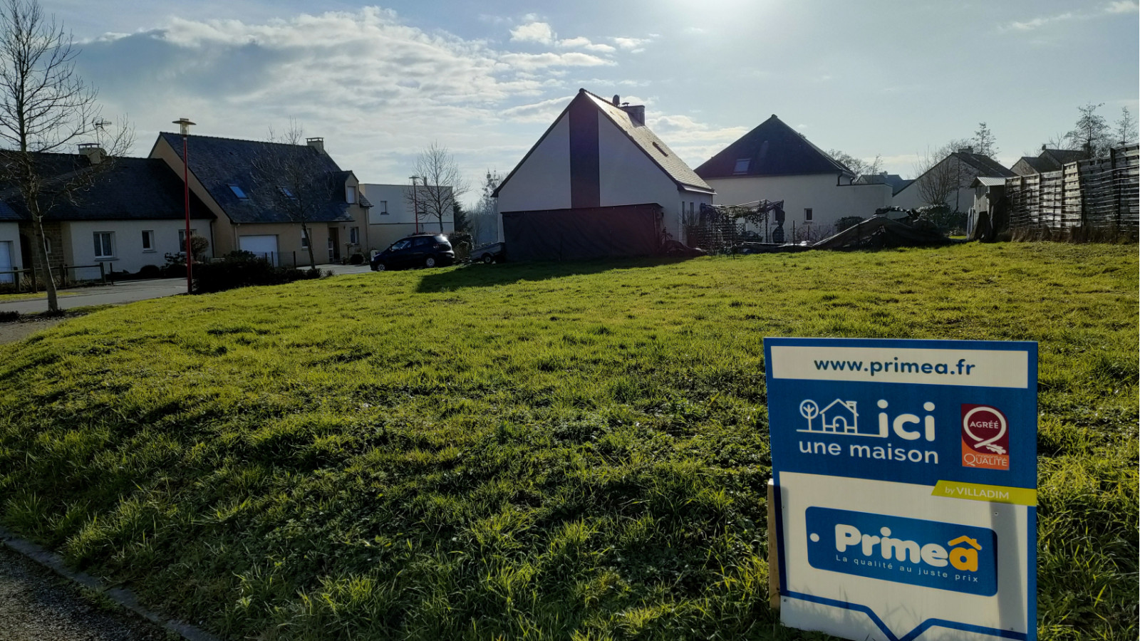 Terrain constructible de 300m2 à Saint-Péran