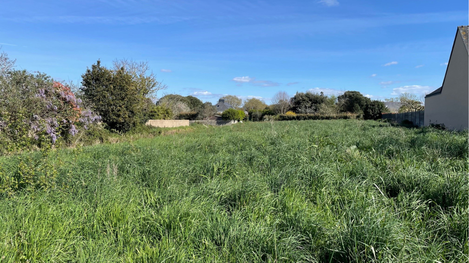 Terrain constructible de 350m2 à Belz