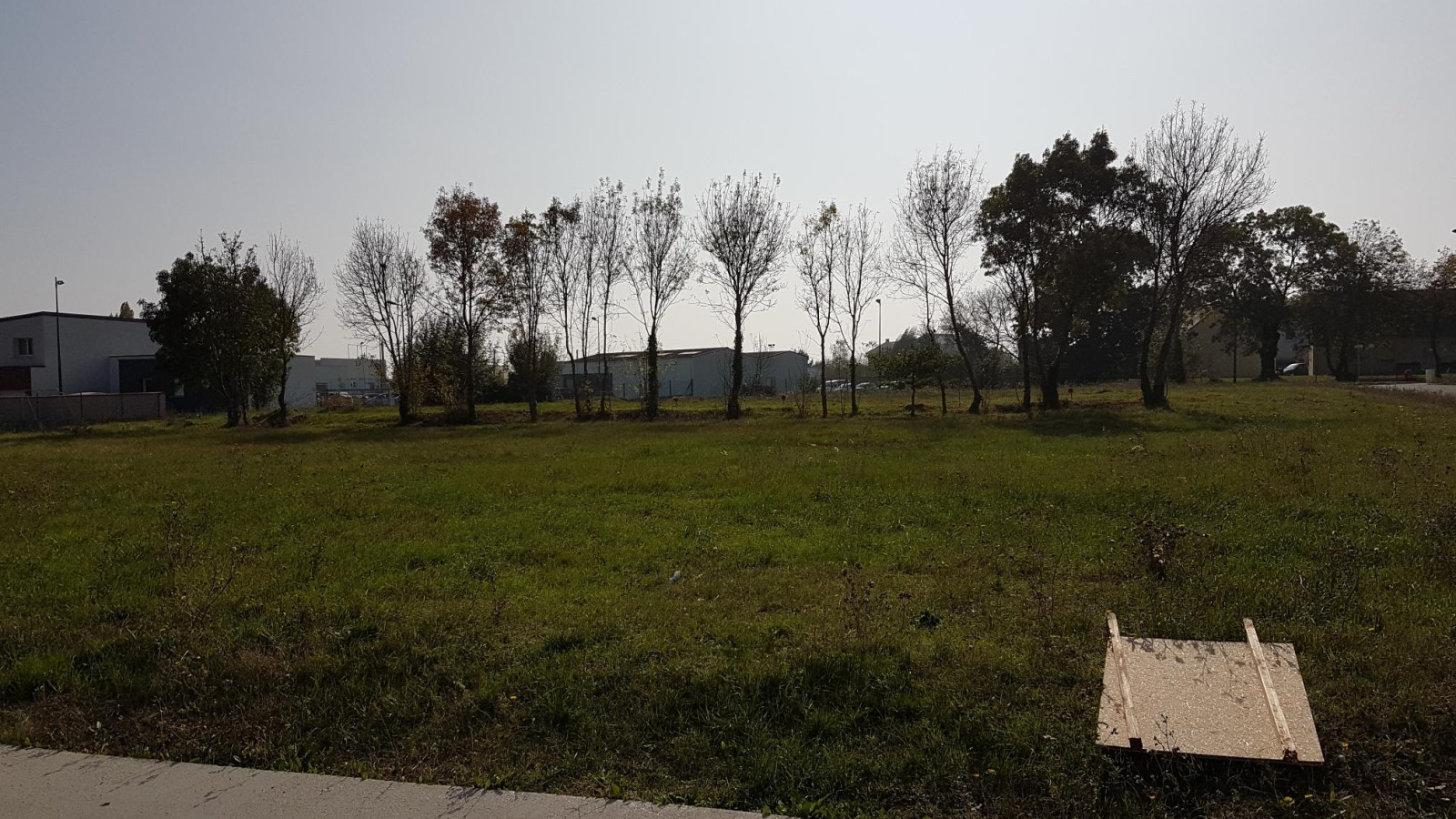 Terrain constructible de 349m2 à Le Cellier