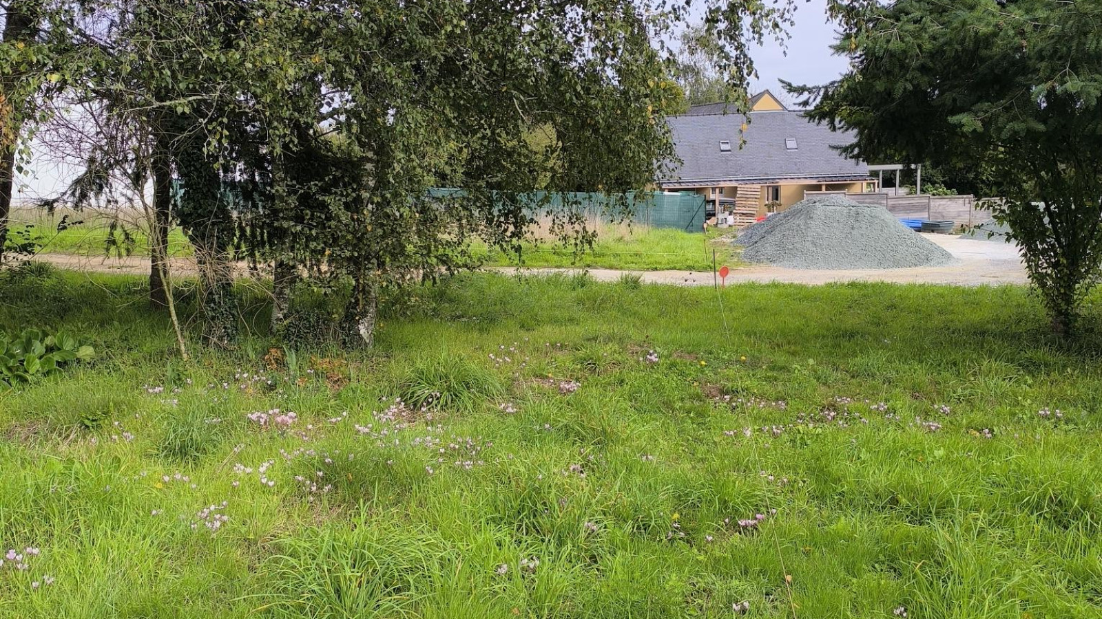 Terrain constructible de 730m2 à Sainte-Anne-sur-Brivet