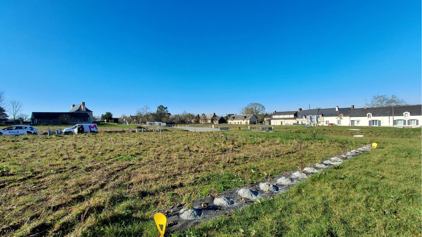 Terrain constructible de 326m2 à Javené