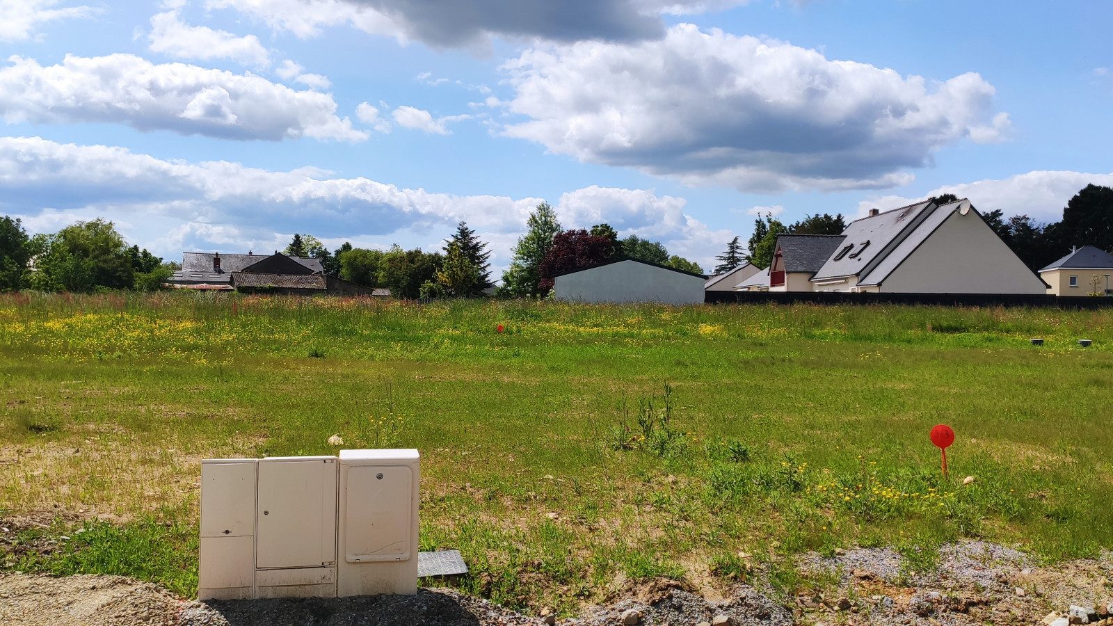 Terrain constructible de 449m2 à Grandchamp-des-Fontaines