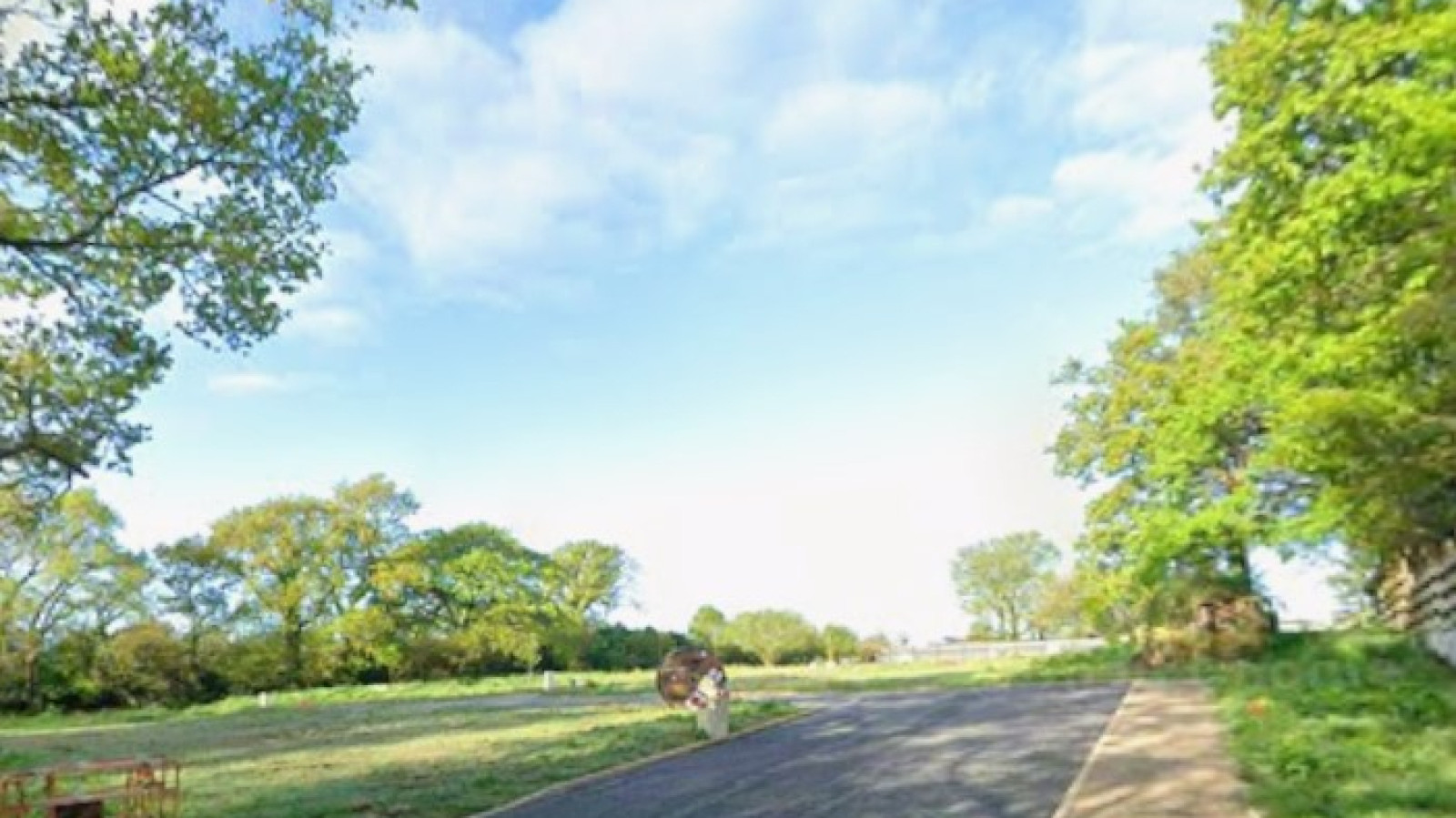 Terrain constructible de 525m2 à Le Cours
