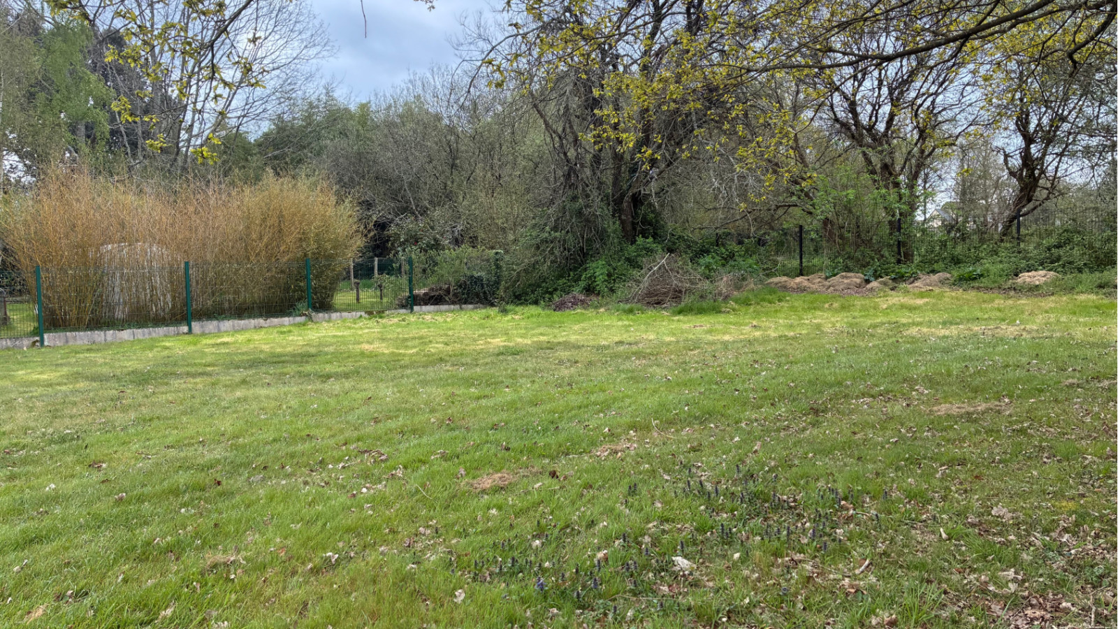 Terrain constructible de 840m2 à Besné