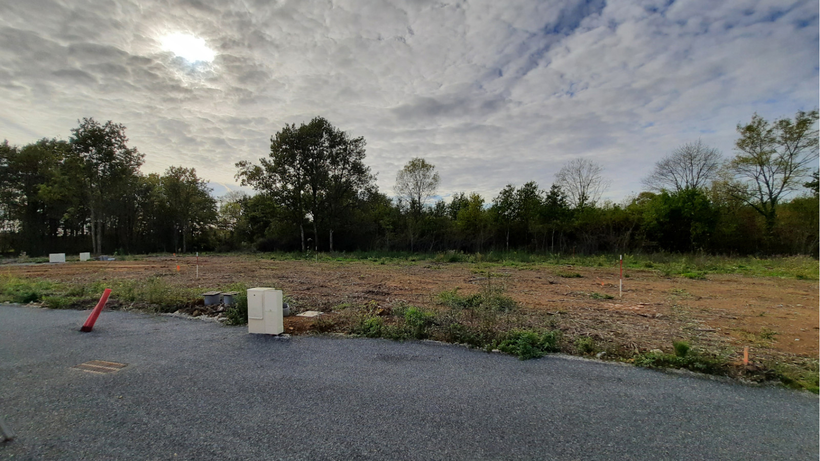 Terrain constructible de 313m2 à Dourdain