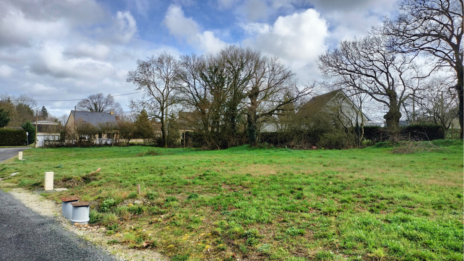 Terrain constructible de 337m2 à Andouillé-Neuville