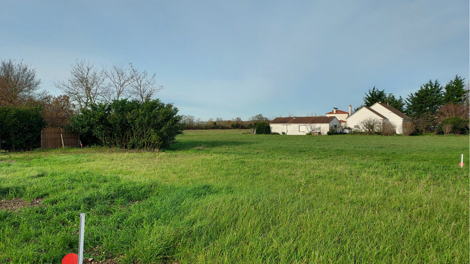 Terrain constructible de 368m2 à Nozay
