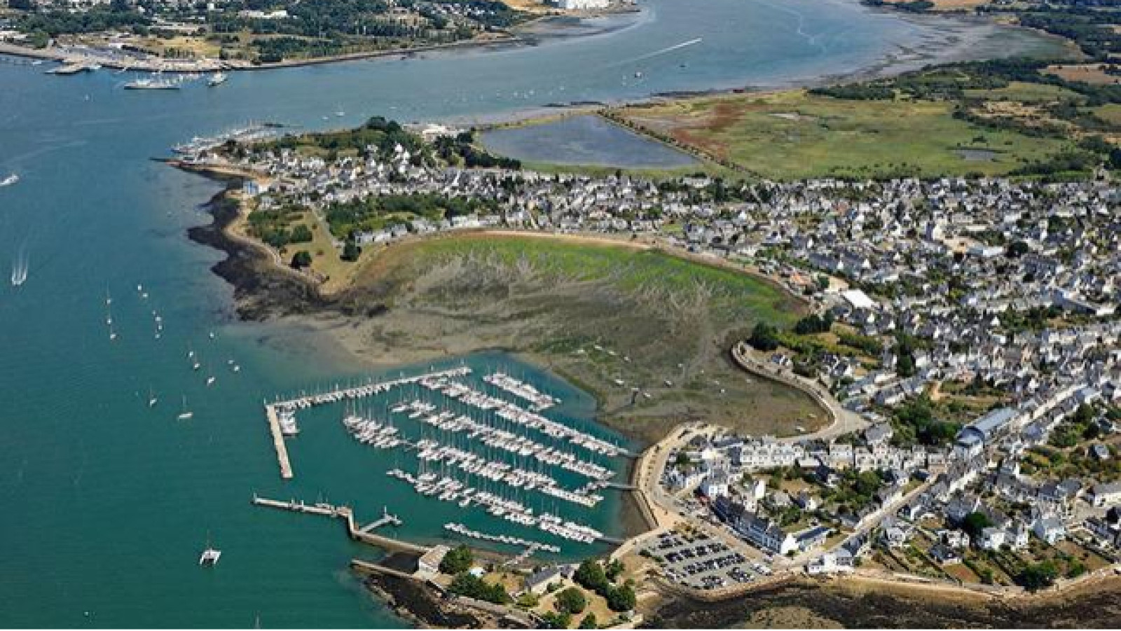 Terrain constructible de 405m2 à Locmiquélic
