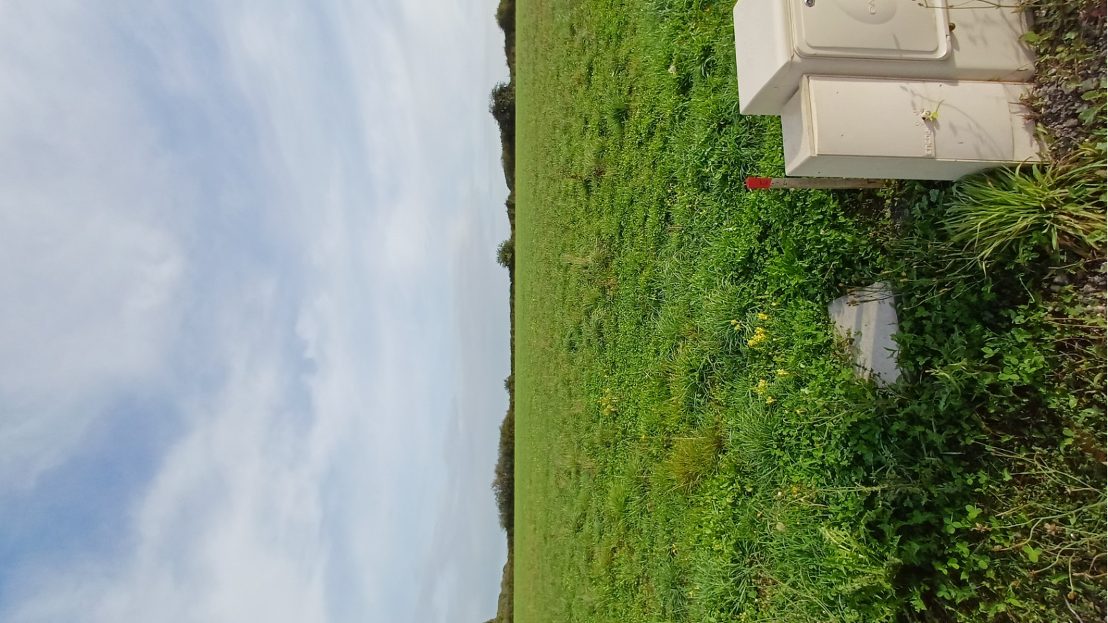Terrain constructible de 300m2 à Les Touches