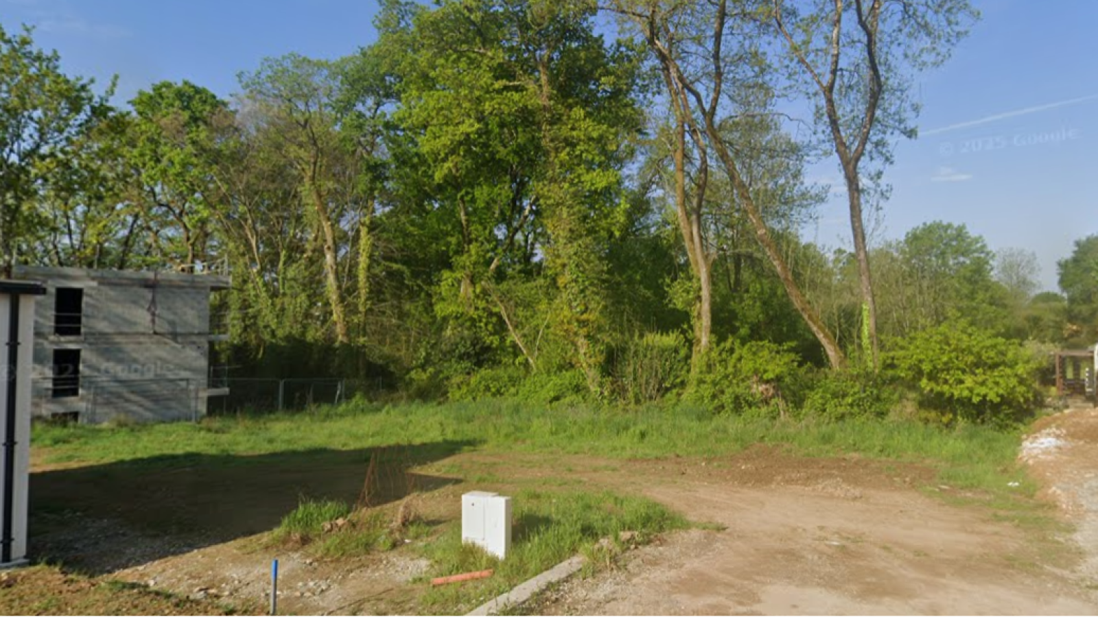Terrain constructible de 467m2 à Le Tour-du-Parc