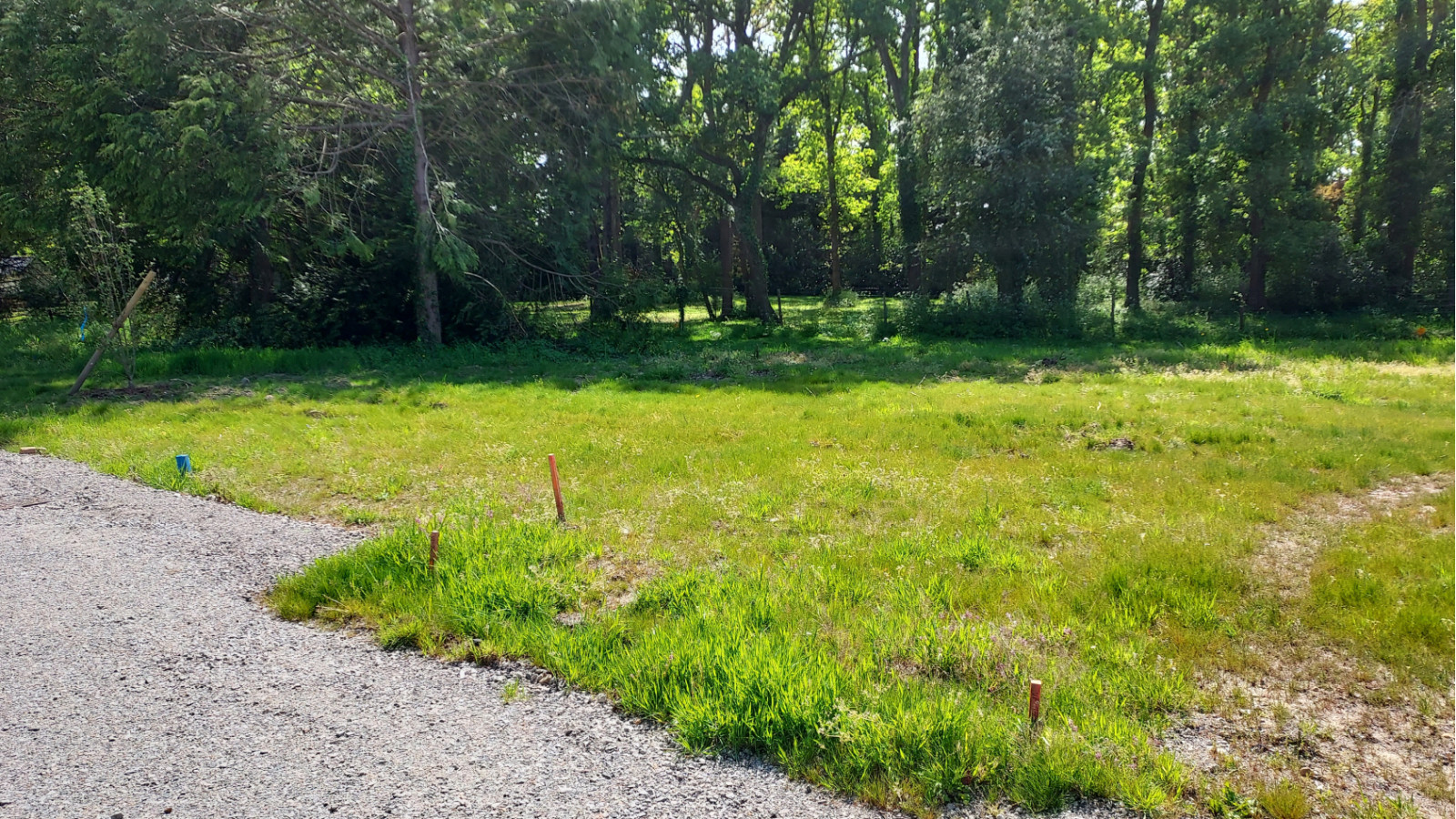 Terrain constructible de 331m2 à Grandchamp-des-Fontaines