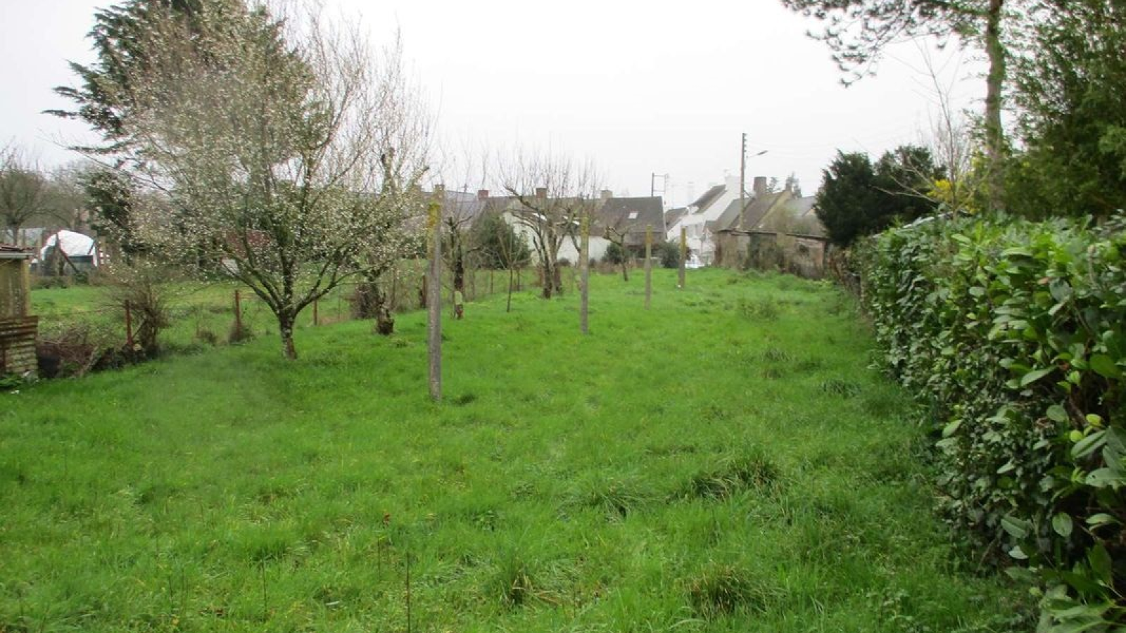 Terrain constructible de 836m2 à Donges