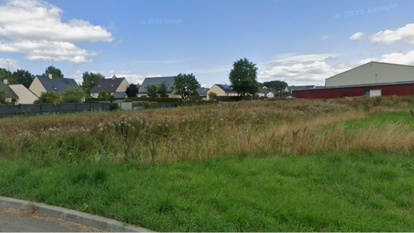 Terrain constructible de 371m2 à Saint-Erblon