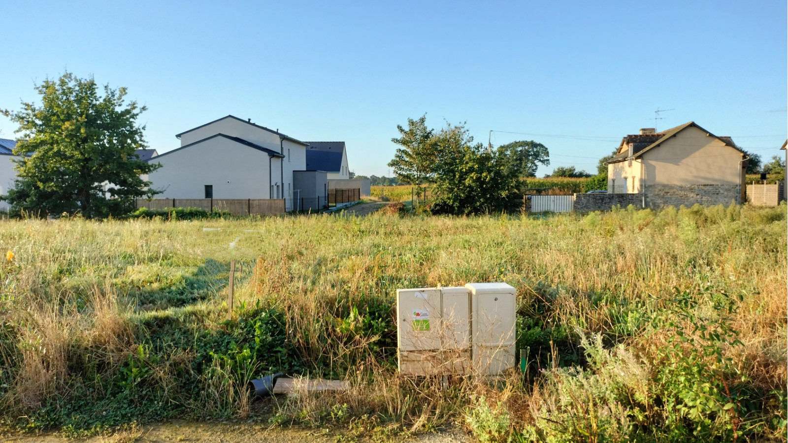 Terrain constructible de 393m2 à Plerguer