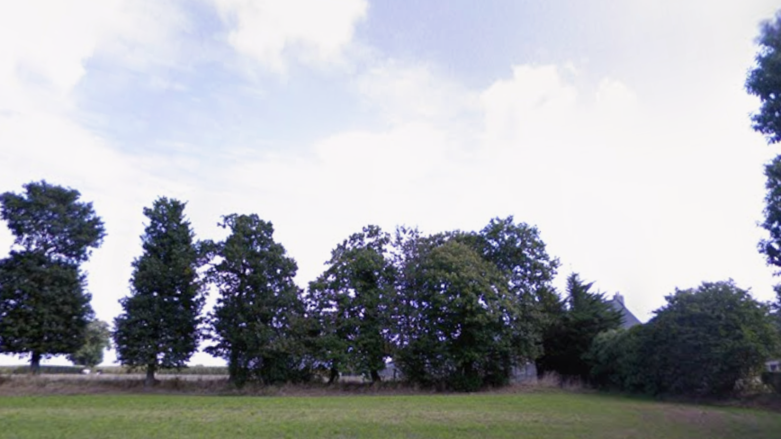 Terrain constructible de 340m2 à Longaulnay