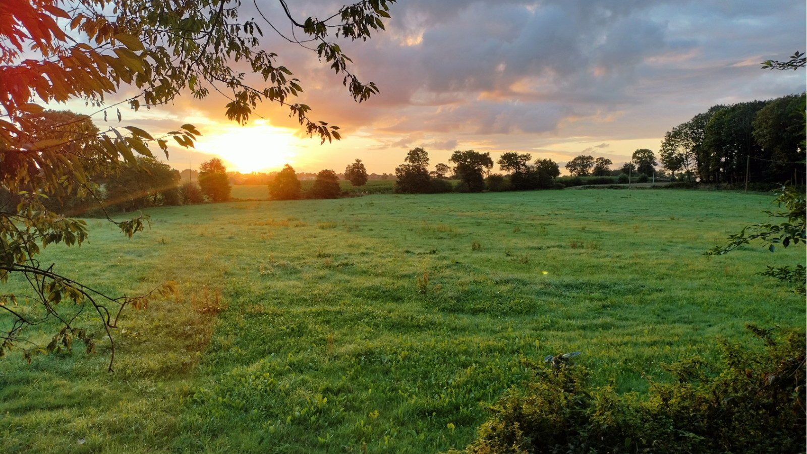Terrain constructible de 300m2 à Saint-Péran