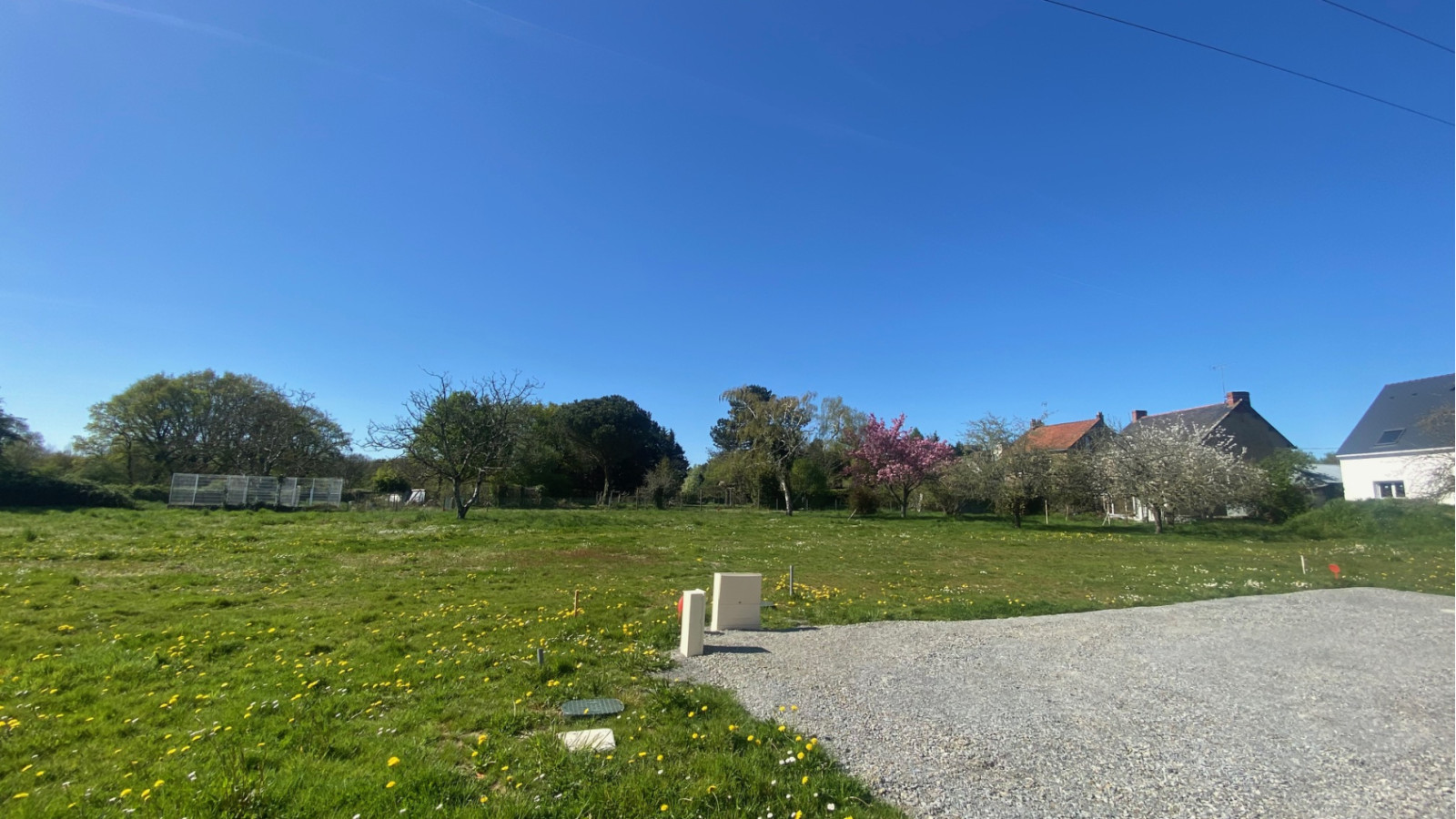 Terrain constructible de 450m2 à Donges