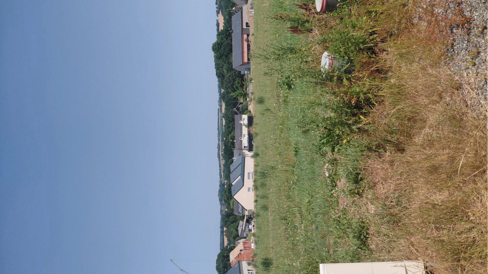 Terrain constructible de 572m2 à Drouges