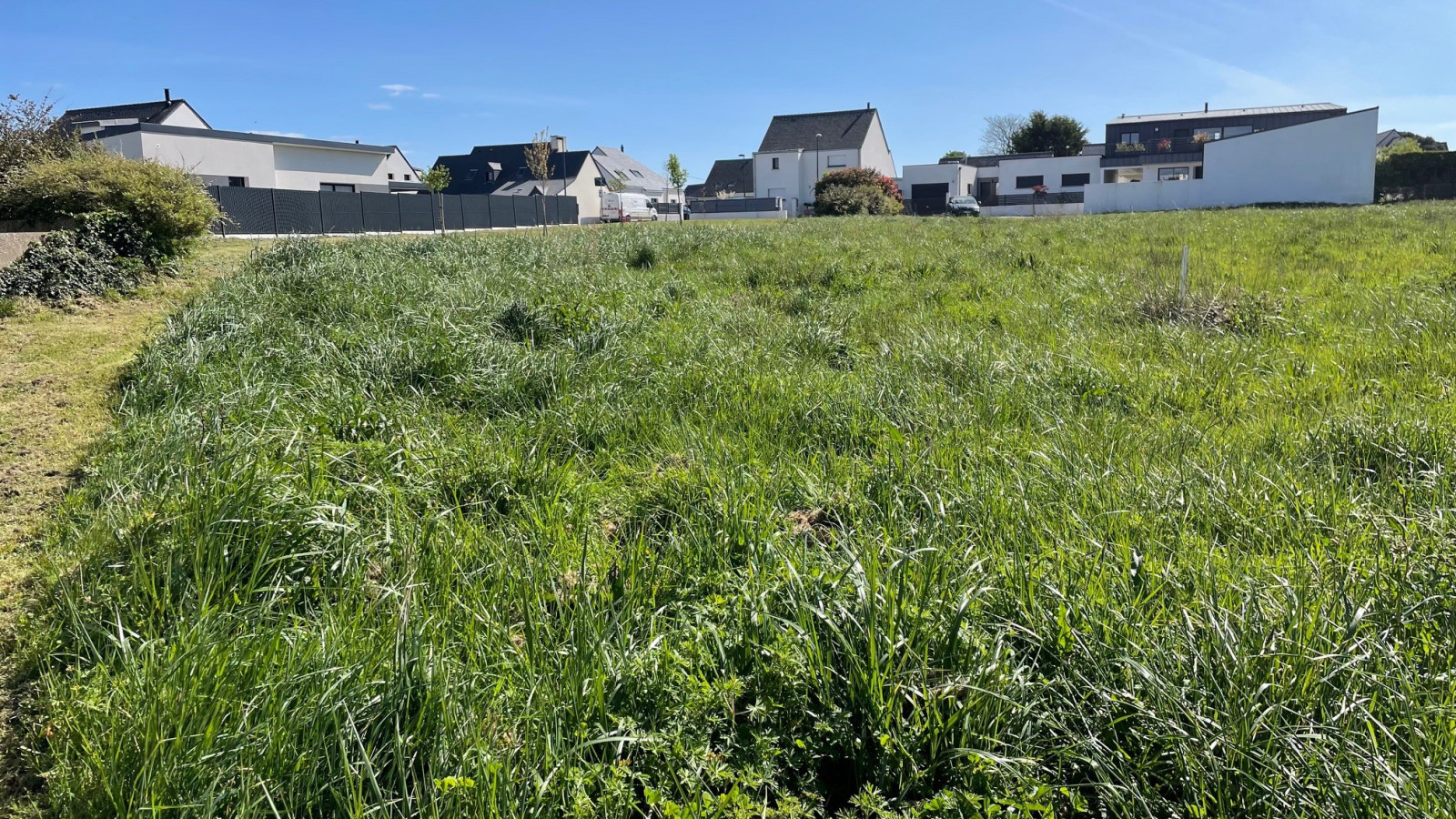 Terrain constructible de 245m2 à Plouhinec