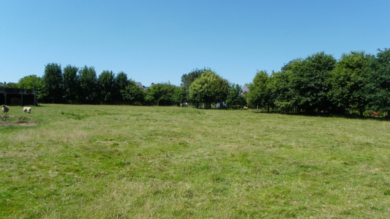 Terrain constructible de 412m2 à Camors