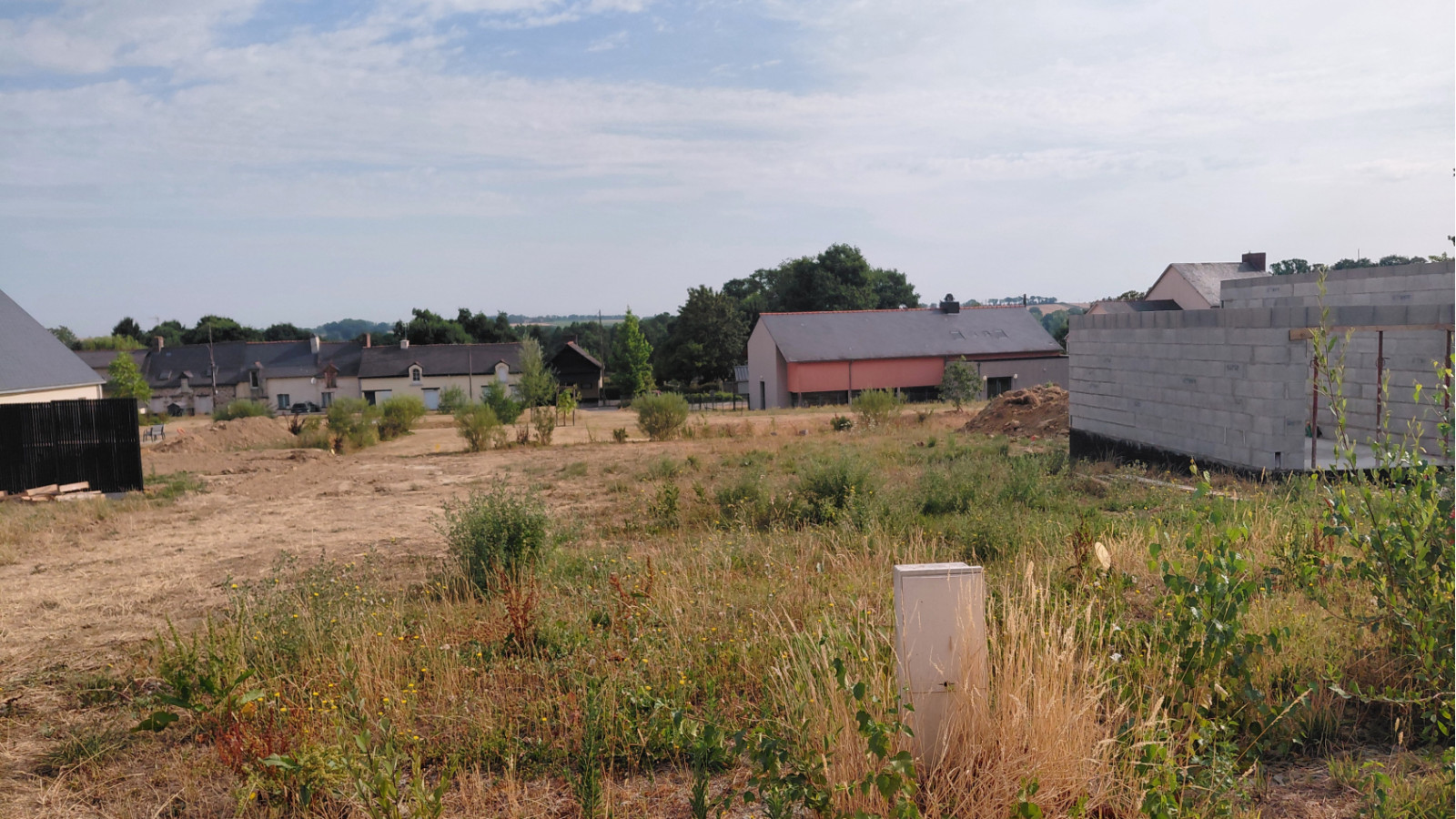 Terrain constructible de 316m2 à Mézières-sur-Couesnon