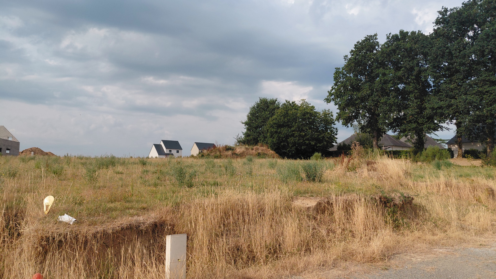 Terrain constructible de 338m2 à Gahard