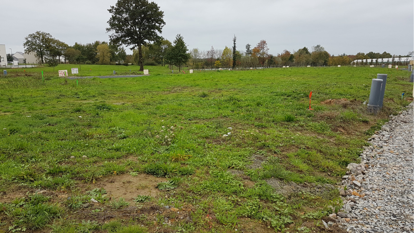 Terrain constructible de 310m2 à Le Cellier