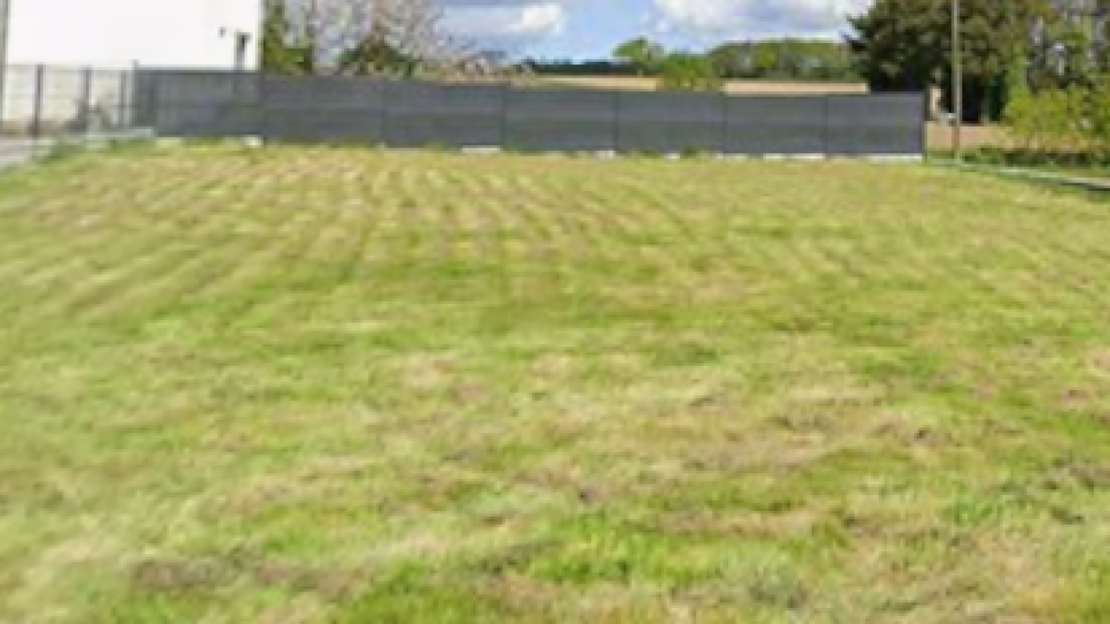 Terrain constructible de 436m2 à Plumaudan